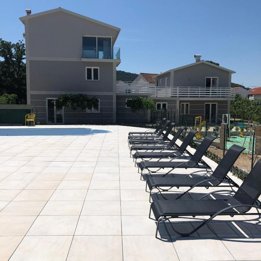 Lipovac Resort Ficus Bilice Exterior foto